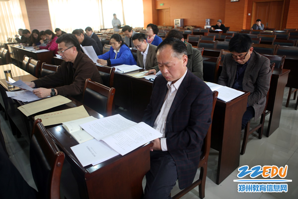 市教育局召开学习“两项法规”和领导干部报告个人有关事项工作会议