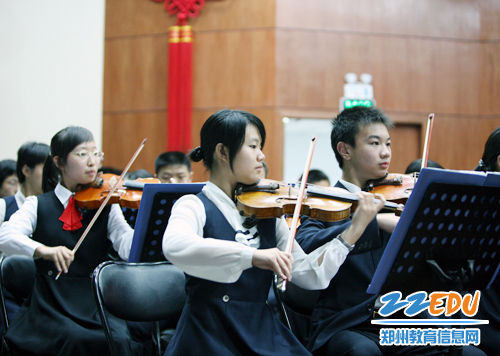 我市中小学生暑期展示多彩艺术活动