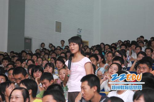 [外语学校] 诺贝尔奖得主与学生面对面