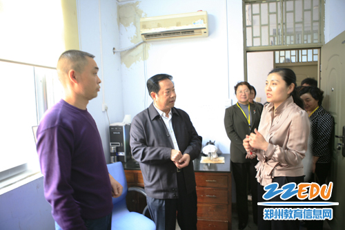 郑州市政协领导视察中小学校,提出五项建议