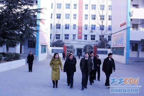 王景战局长一行到郑州机电工程学校视察年度