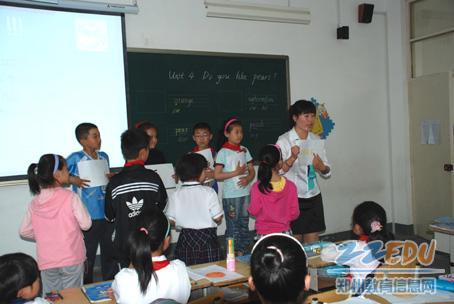 [二七] 搭建良好交流平台 促进新任教师成长