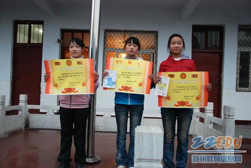 求一篇赞美领导能力的文章,急~-要写一篇赞美