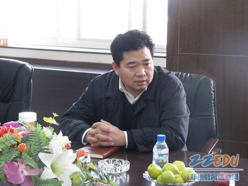 荥阳市副市长刘建峰到该市教体局调研工作