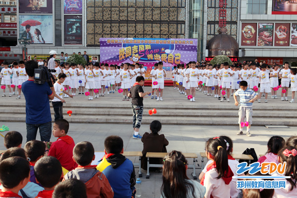 我们的舞台--二七区政通路小学校园吉尼斯挑战