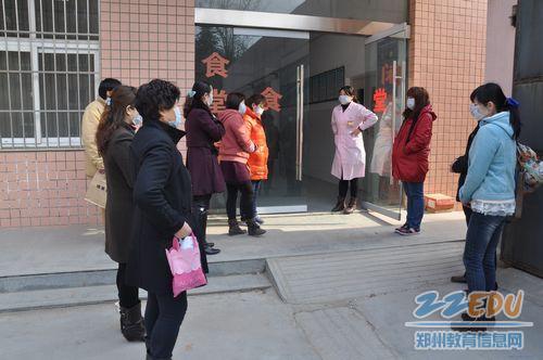 上街区幼儿园开展学校厨房开放日活动