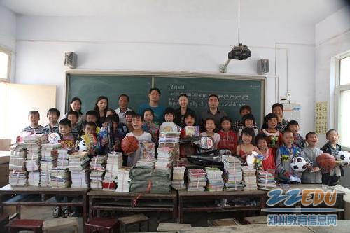 管城志愿者与乡村小学共享书香 让爱心传递