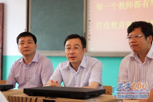 荥阳为一线教师配备笔记本电脑