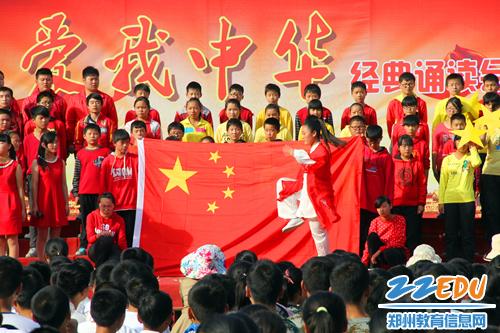 登封市三初中师生共读经典,显爱中华之志