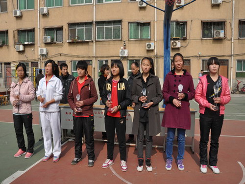 县区动态 >正文      日前,2014年登封市中小学篮球赛在嵩阳高中举行