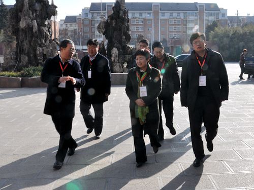 荥阳市领导视察2013级普通高中学业水平考试--郑州