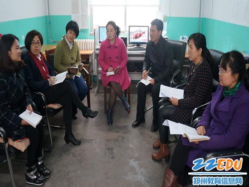 [登封] 崇高路小学扬雷锋精神在行动