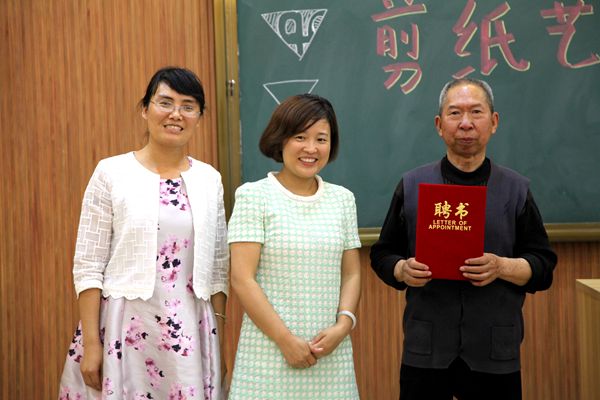 管城区第二实验小学聘请民间艺术家助力七彩学堂