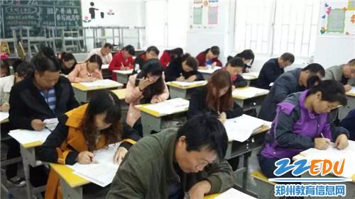 荥阳市教体局举行教师业务素质考试