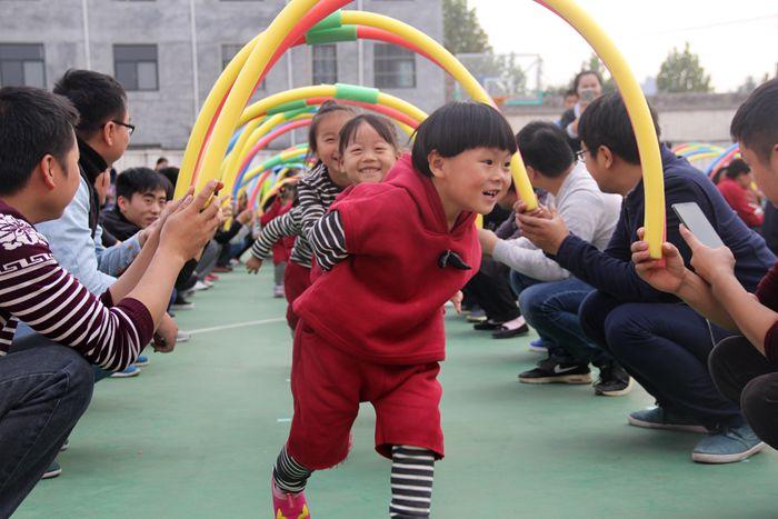 中原区须水中心幼儿园举行秋季亲子运动会