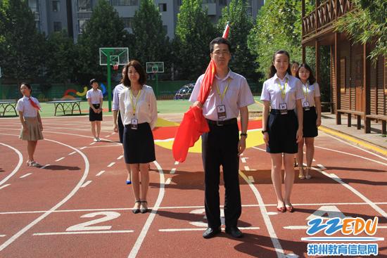 艾瑞德国际学校首次升旗仪式美满校园