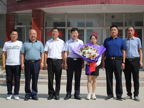 荥阳市领导走访慰问优秀教师和家庭困难教师