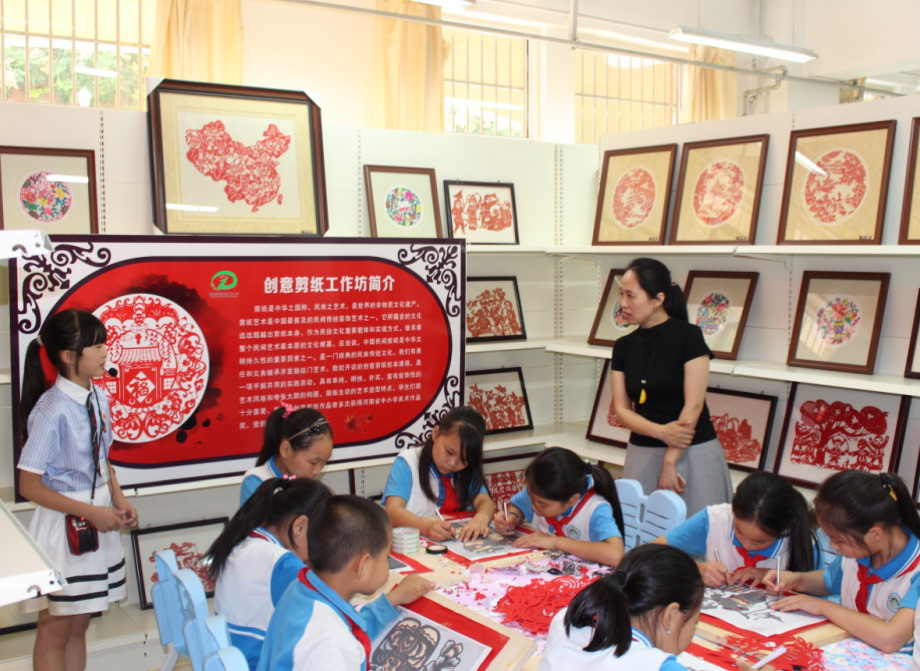 航空港实验区举办中小学创客工作坊展示与交流评价活动