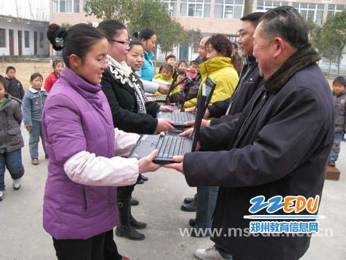 [惠济] 村里出钱为教师配备电脑