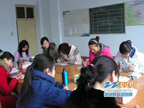 [荥阳] 举行音乐多媒体研讨 提升教师素质