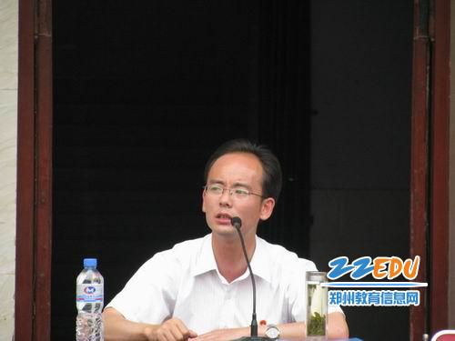 中国素质教育大讲堂首席讲师郑子岳在郑州65