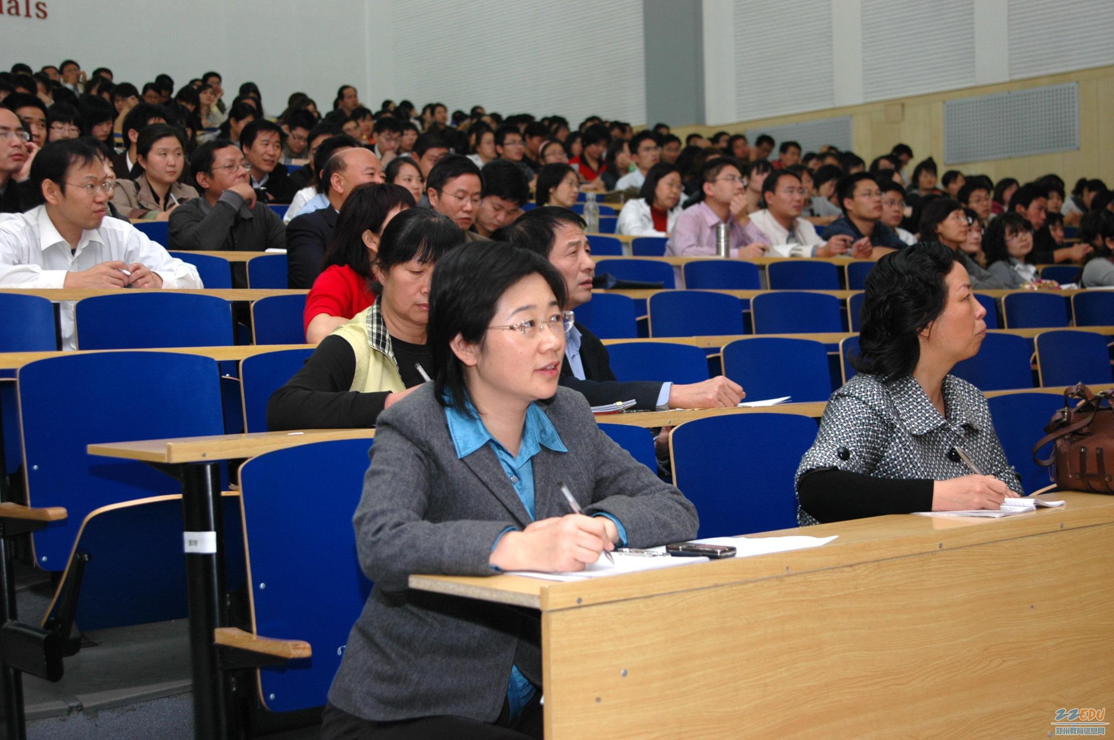 郑州外国语报告校领导,教职工认真听初中英语大全顺口溜学校图片