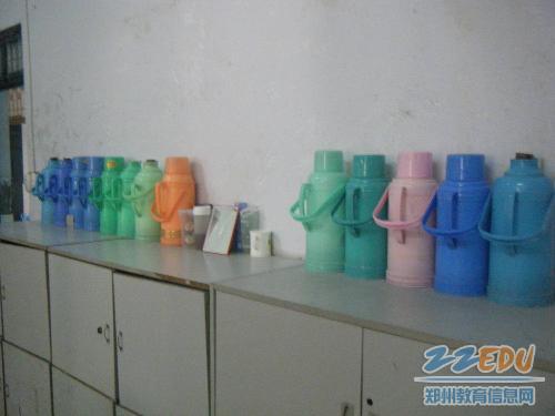 [金融学校] 主题教育培训活动助力住校生成长