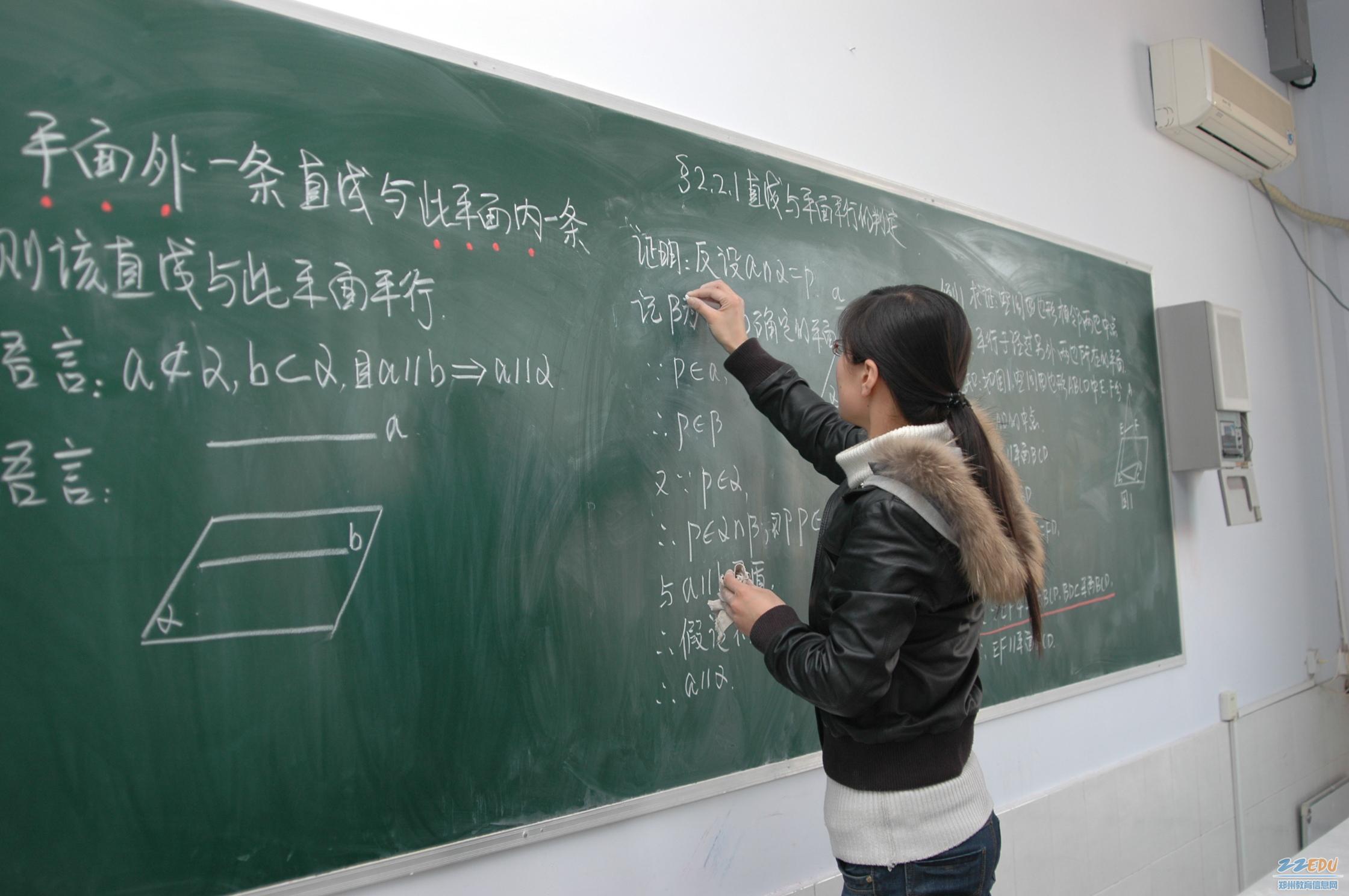 [外语学校] 板书设计大赛促进青年教师成长