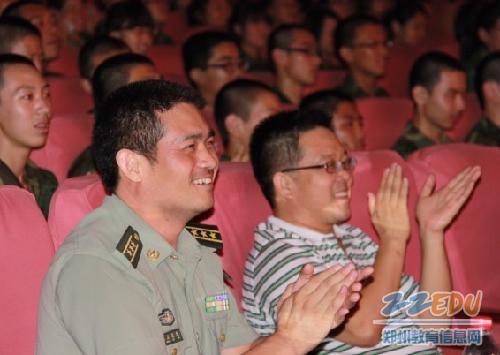 [9中] 组织2013届火红青春军训歌咏比赛