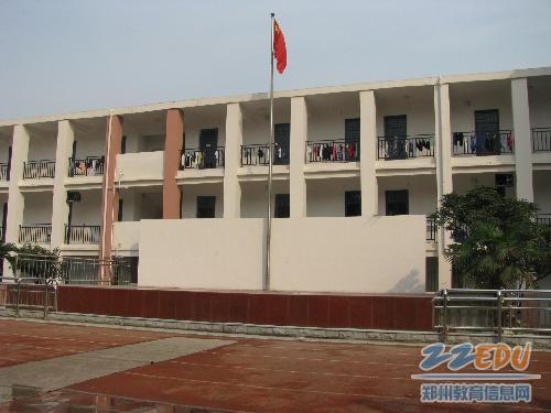 改造后的升旗台