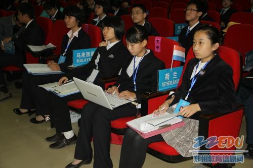 [19中] 5位同学明年将参加全世界青少年模拟联