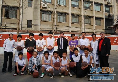 二中学校视频全部 sC681CE8E76E9F5550C58B04E291D8BD5.jpg