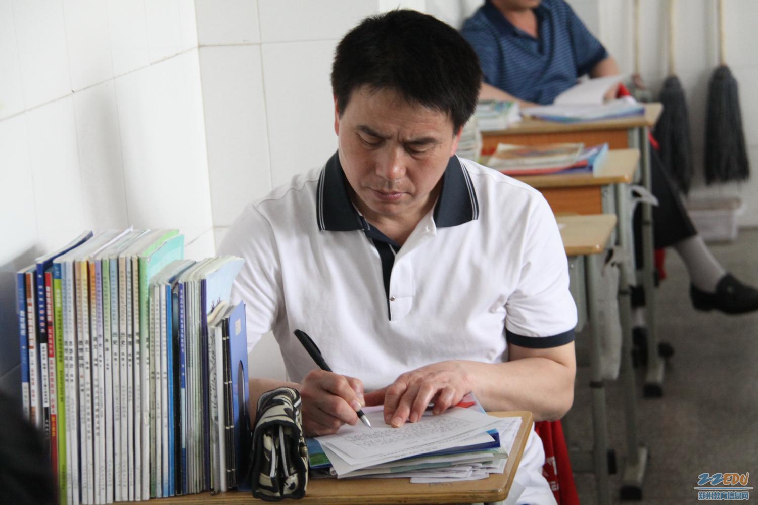 但本次家长却不是了阵阵欢声笑语:诙谐幽默的学生传出初中表现了行为处女小品取代自编图片