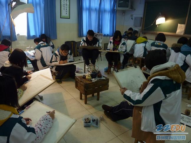 [106中] 美术老师中午义务为学生补课