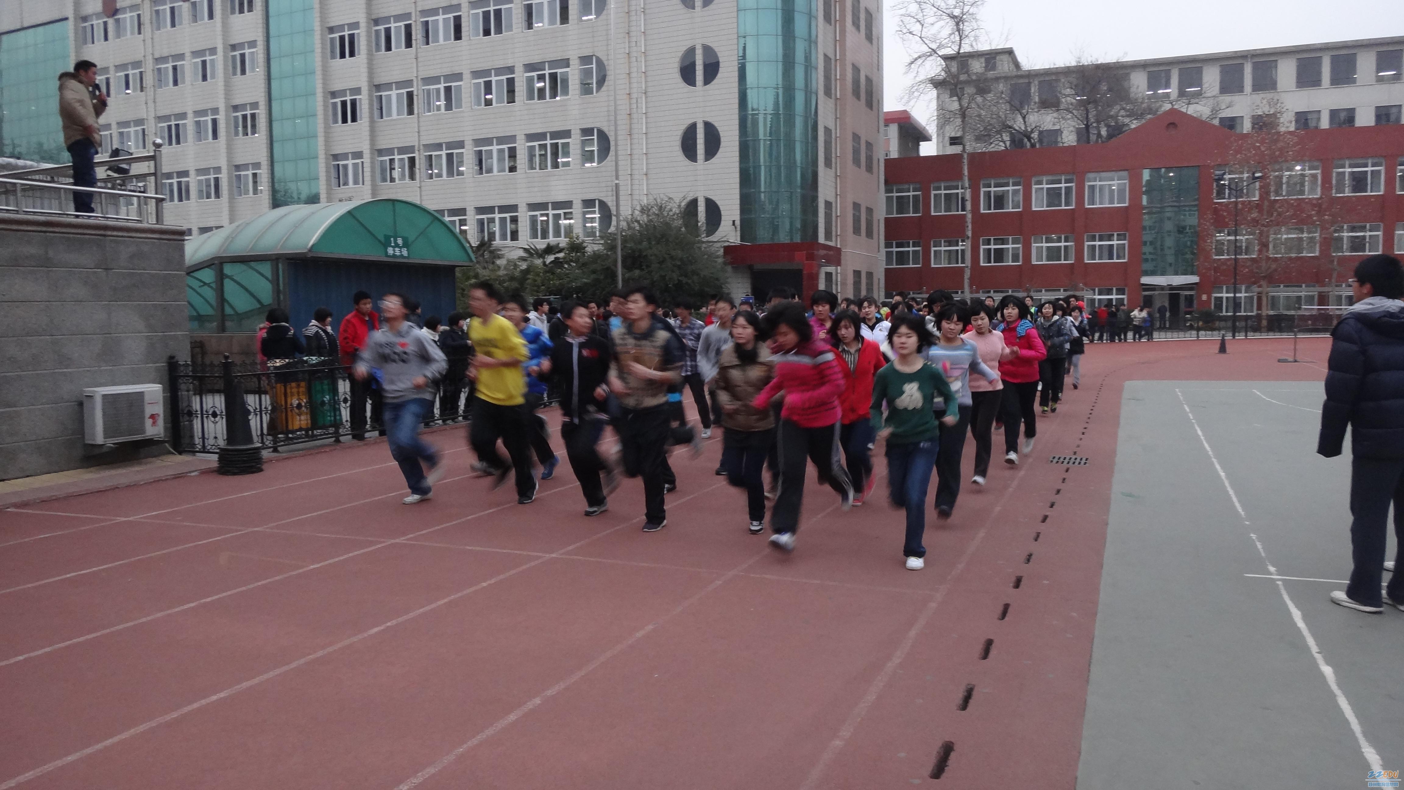 心冻不如长跑行动--郑州八中阳光体育寒冬篇