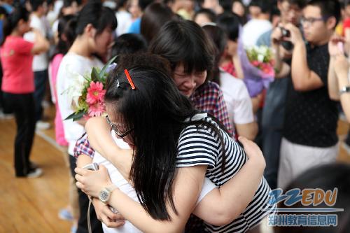 [11中] 难舍难分师生情 念念不忘母校恩