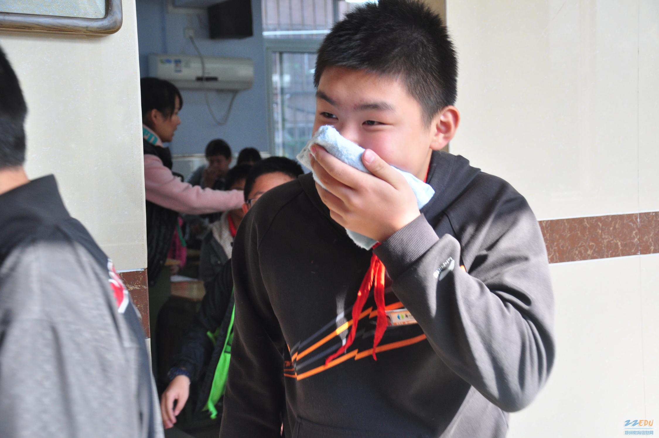 <em>用毛巾包头发图解</em>_<em>用毛巾包头发</em>_<em>毛巾包头发</em>