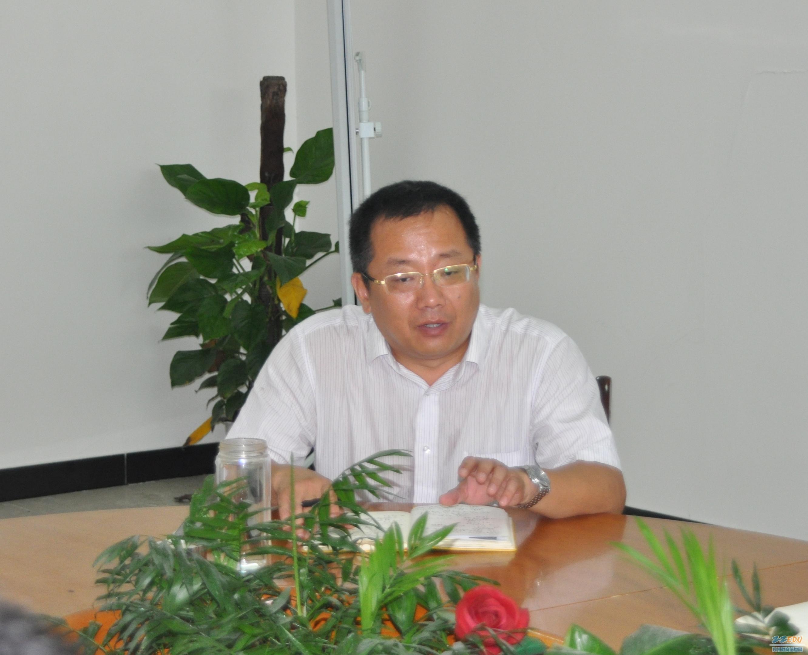 18中党总支书记魏勇安排学校2013年下半年至2014年7月党的群众路线