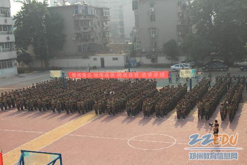 郑州市信息技术学校2013年级新生军训火热开