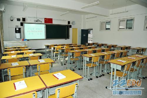 郑州市同步高级中学部署了新生高一高中召开准备军训.课堂实验首届创新图片