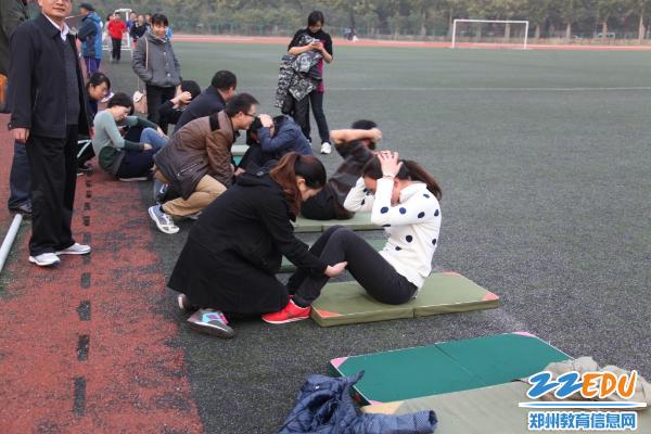 教工体育达标会,郑州十一中掀起冬季健身热潮