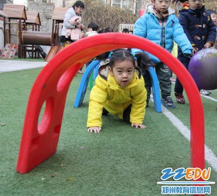 [实验幼儿园] 师幼晨间锻炼,一起寻找不怕冷的