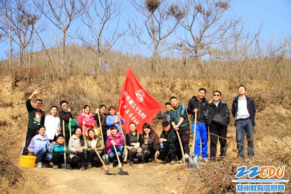 郑州39中青年教师志愿者积极参加全民义务植