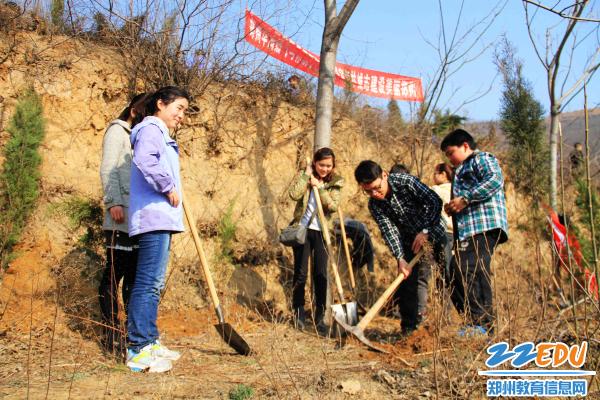 郑州39中青年教师志愿者积极参加全民义务植