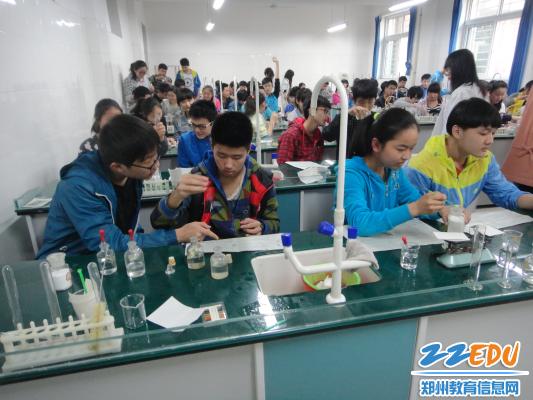 回民中学开展实验训练 帮学生提前适应考试氛