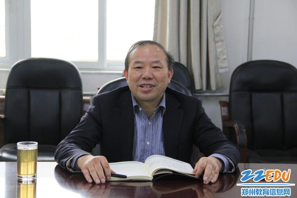 副局长曾昭传到郑州102中调研教育实践活动开展情况