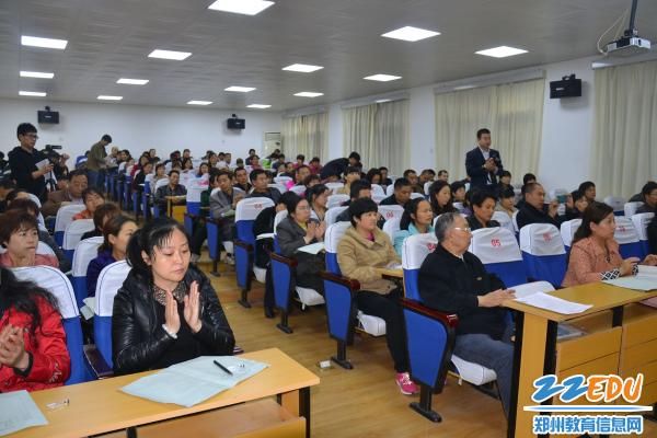 北京大学姚柯炜老师莅临信息技术学校举行家长