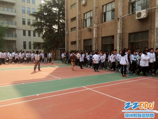 郑州爱中学校新塑胶场地诞生后记