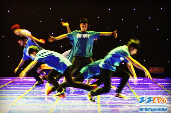 郑州12中多彩社团展现校园青春活力