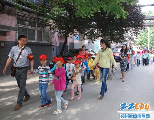 [实验幼儿园] 大班小朋友参观河南省图书馆